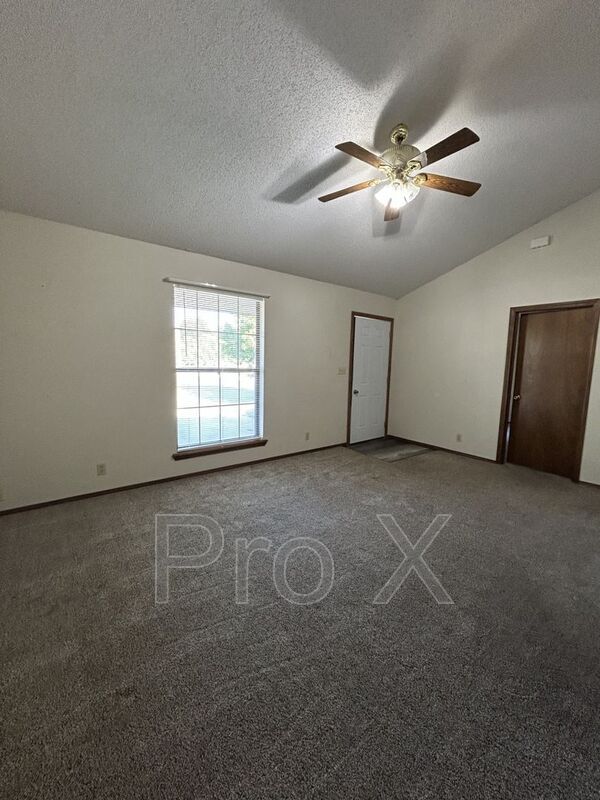 Building Photo - 7083 SE 66th Terrace