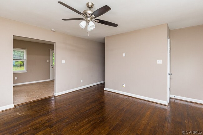 Foto del edificio - 5215 Ruffin Rd