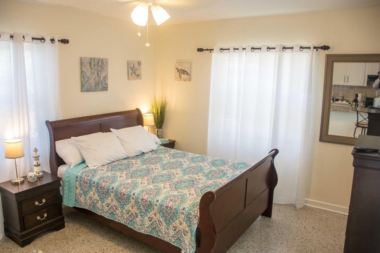 Foto principal - 1165 Cabana Rd