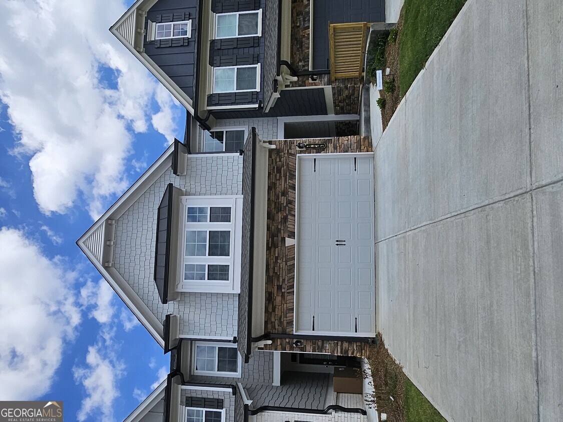 649 Isom Walk, Johns Creek, GA 30024 Townhome Rentals in Johns Creek