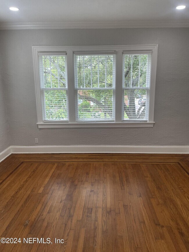 Foto del edificio - 2738 Riverside Ave