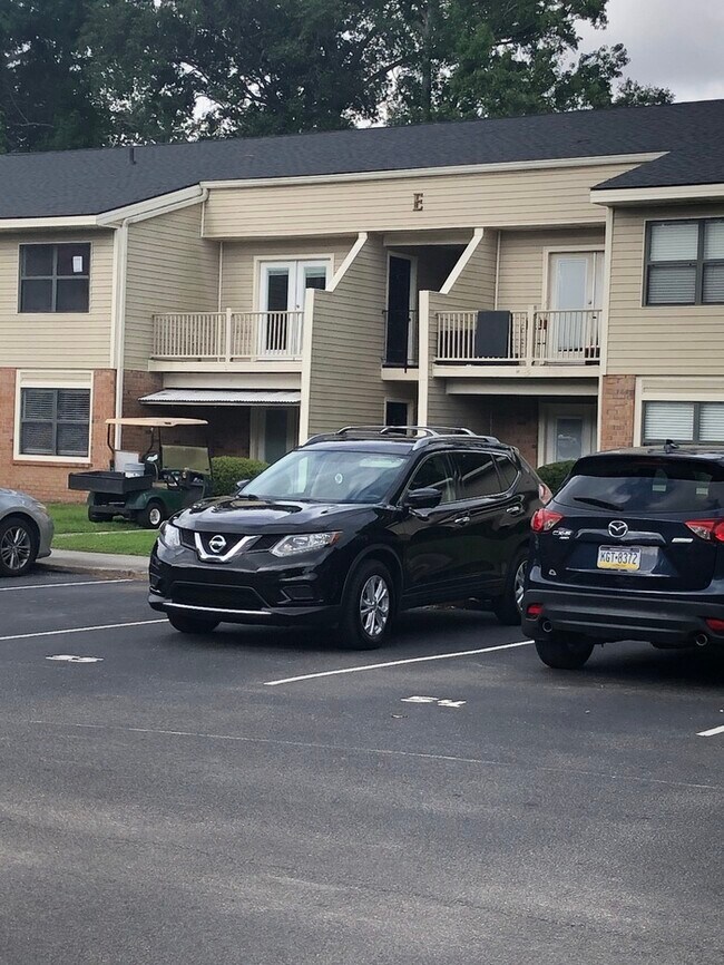Building Photo - 3 Bedroom Premium Apartent