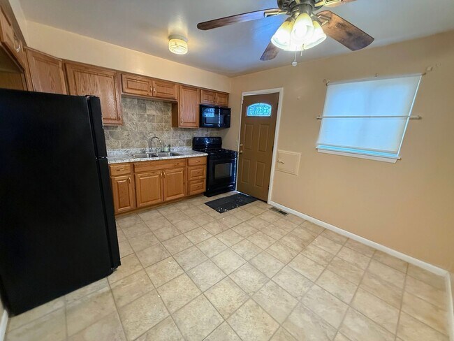 Foto del edificio - Well-maintained 3-bedroom, 1-bath home in Cleveland