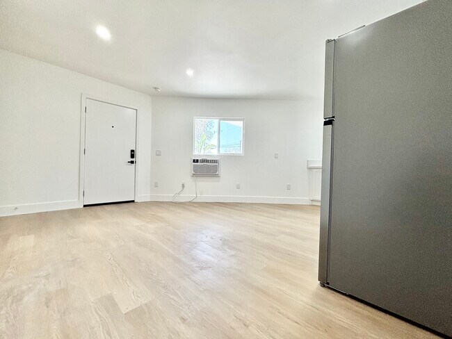 Building Photo - 1000 Coronado Terrace Los Angeles, CA 90026
