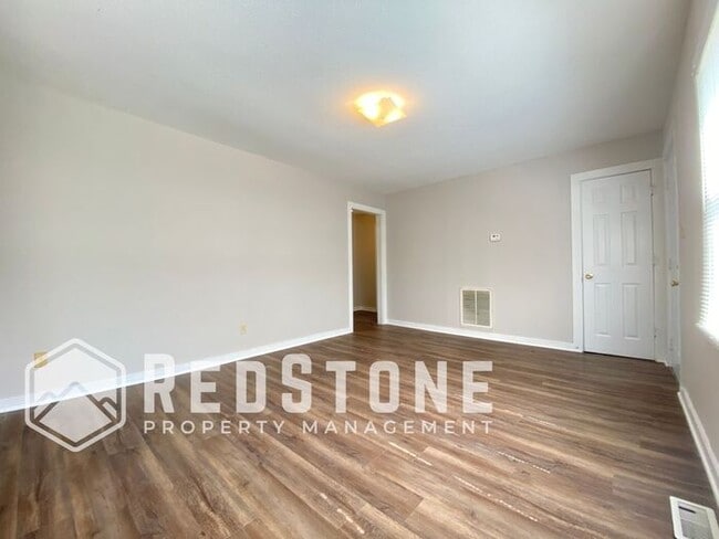 Building Photo - 2 Bedroom, 1 Bath - House