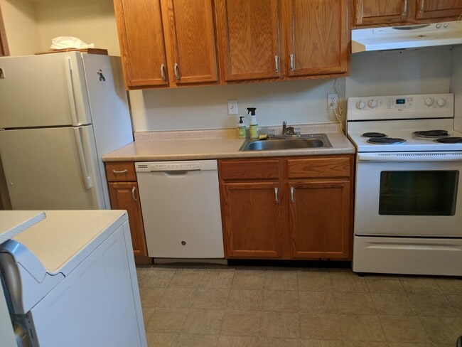 Building Photo - Regent Square Townhouse, Rockville MD