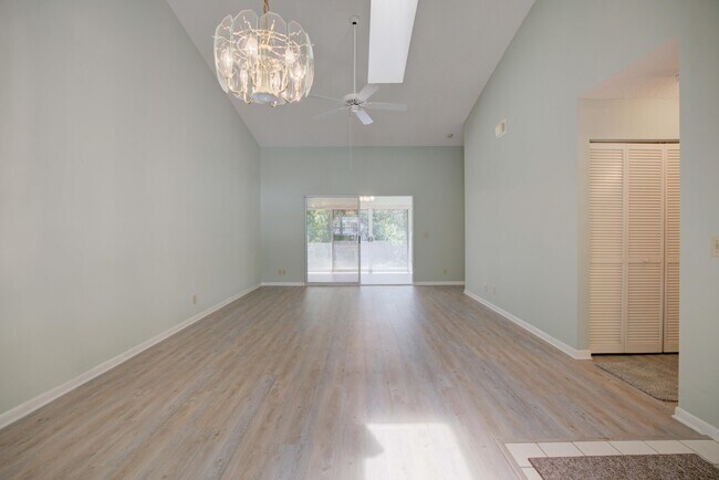 Building Photo - 10814 SE Sea Pines Cir