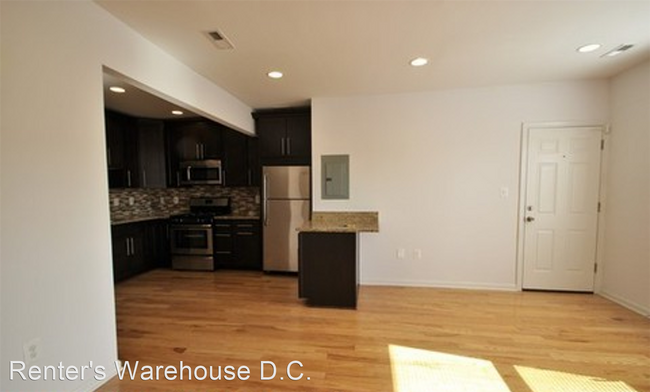 Building Photo - 2 br, 2 bath House - 1608 E St NE Unit 2
