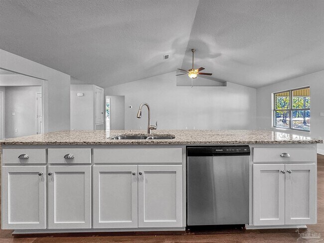 Foto del edificio - 5683 Montauk Way