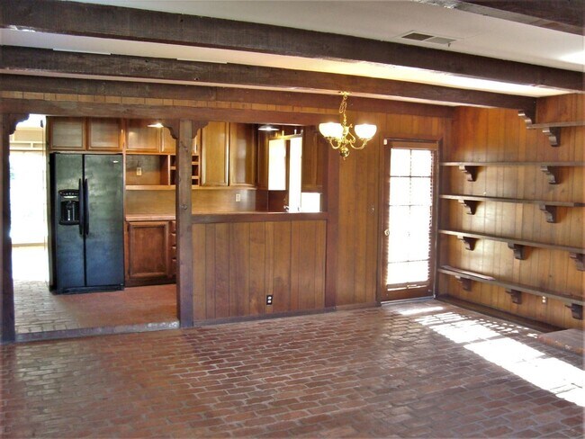 Building Photo - 3 br, 2 bath House - 1690 Juniper Ave