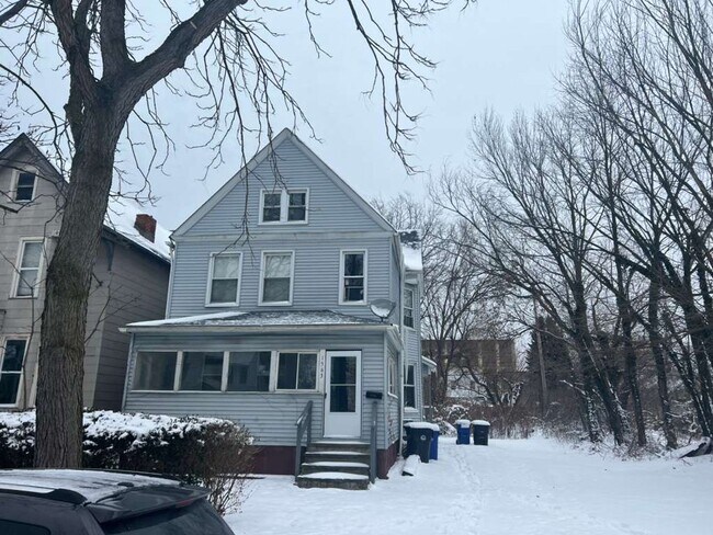 Foto del edificio - 1563 E 47th St