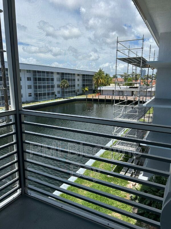 Foto del edificio - 3600 NE 170th St