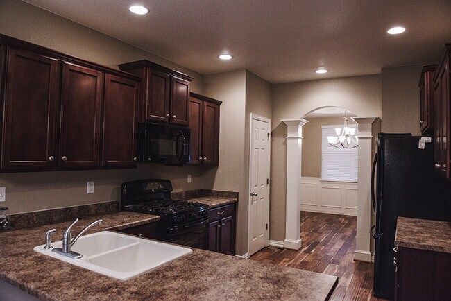 Building Photo - Beautiful Home in Windsor