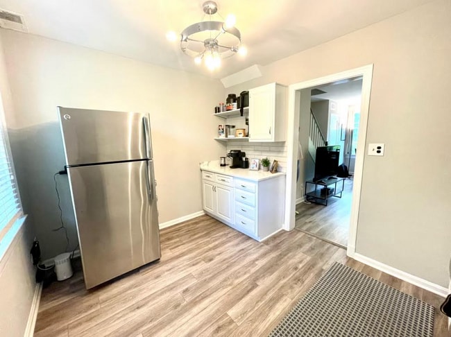 Building Photo - 1500 S Barton St