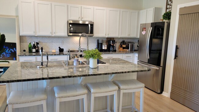 Building Photo - Annual UNfurnished almost new townhome in Palmer Ranch!