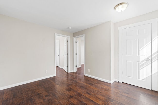 Building Photo - 170 Mapes Ave