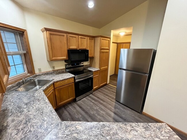 Building Photo - 5624 Gables Dr