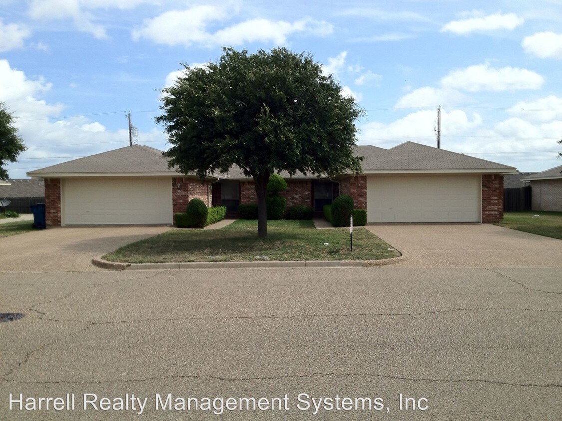 Primary Photo - 620 Park Place Dr
