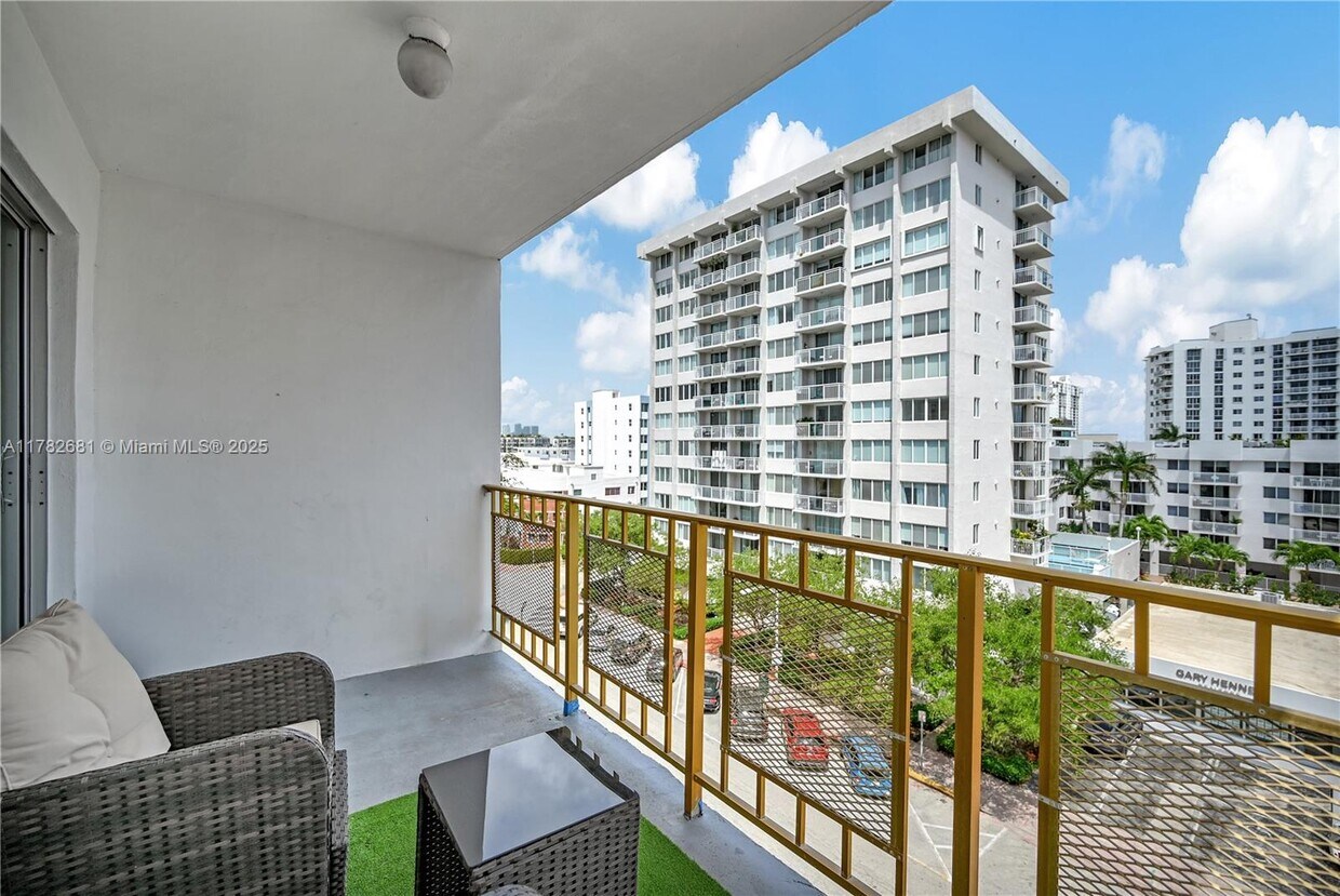 Foto principal - 1340 Lincoln Rd