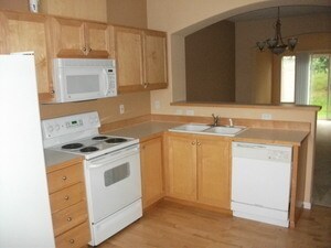 Building Photo - Stylish 2br/2.5ba Townhome with 2-car tand...