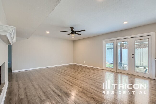 Foto del edificio - 8813 Willowbrook Dr