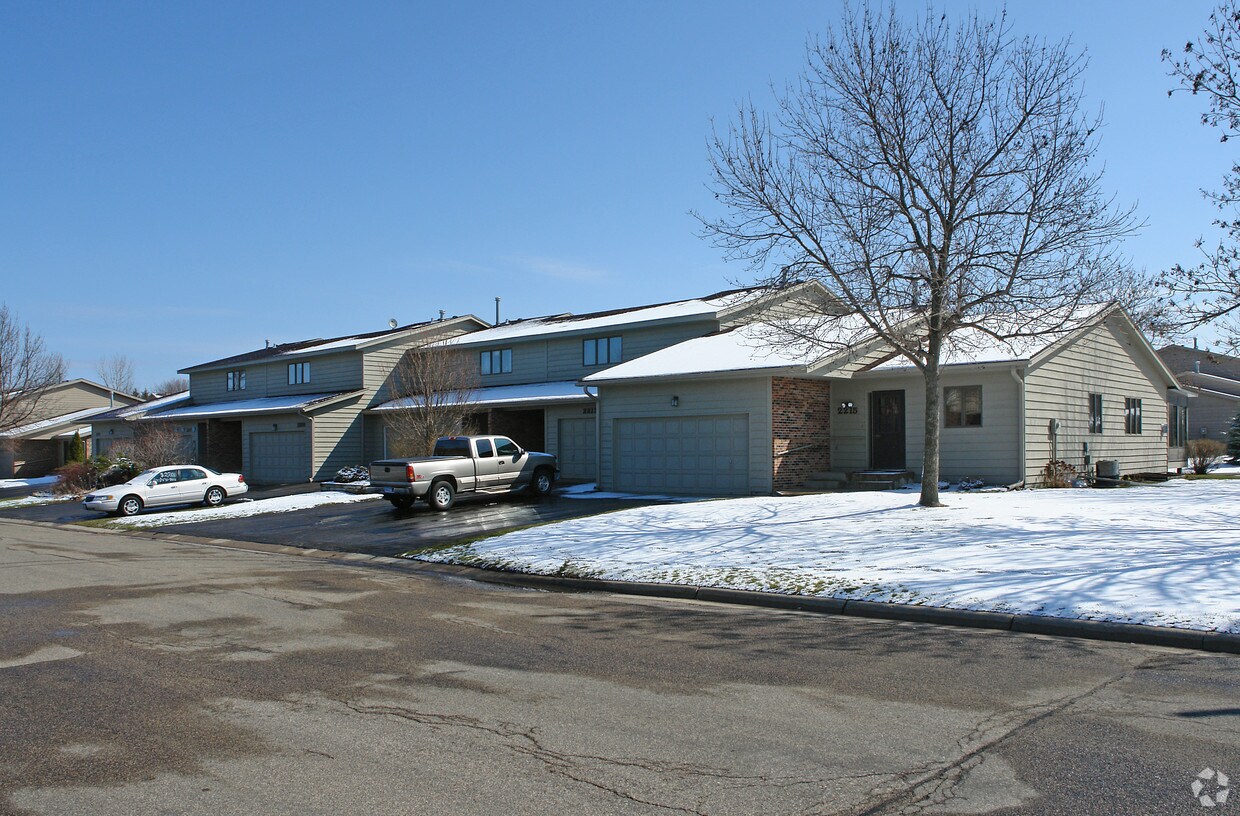 Foto principal - 2215 Hidden Valley Rd