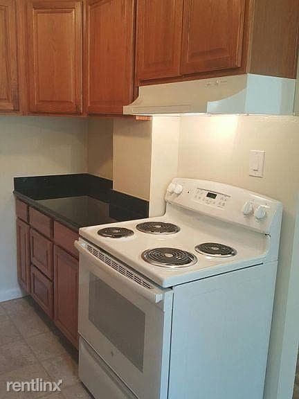 Building Photo - 2211 Redwood St