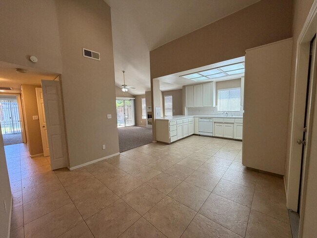 Building Photo - 5246 W Magill Ave