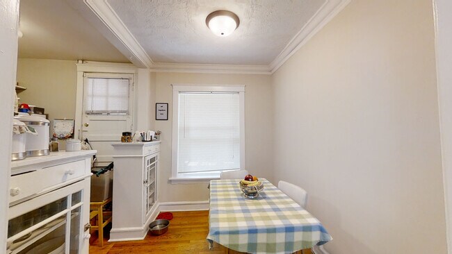 Building Photo - Sunny 1-Bed in Heart of Downtown Forest Pa...