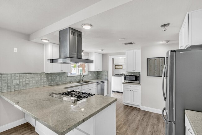 Open Concept Kitchen - 1880 N Greengrove St