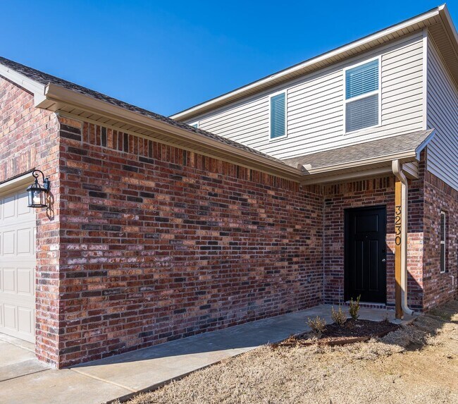 Building Photo - Pre-Leasing Now! Make This Charming 3-Bedroom, 2.5-Bath Home in Farmington Yours!