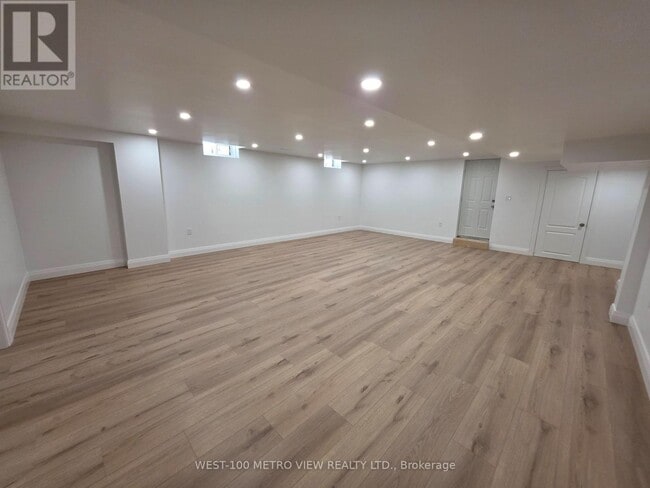 Building Photo - 250 Sunset Ridge