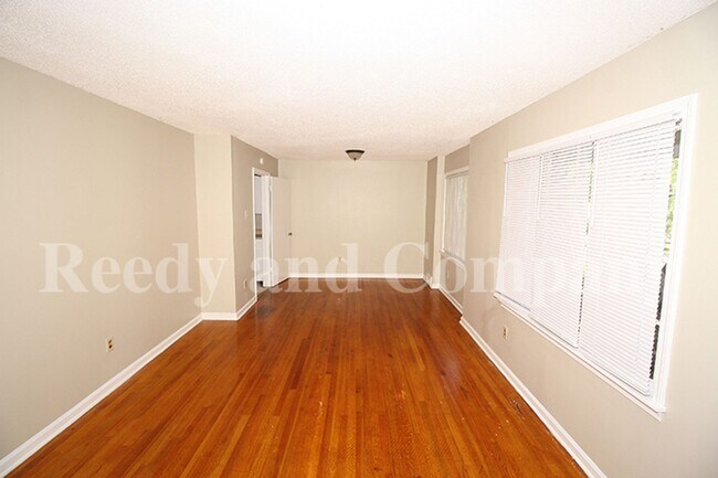 Foto del edificio - 3001 Falkirk Rd