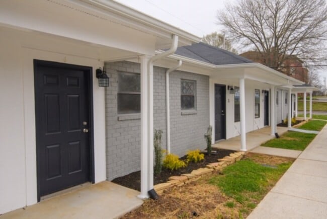Building Photo - 208 S High St LT