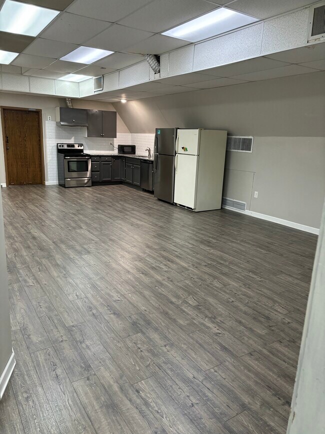 355 W McMillan St Unit 2nd Floor W McMillan, Cincinnati, OH 45219 Apartments in Cincinnati, OH