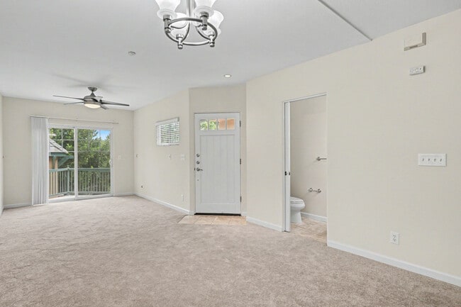 Building Photo - 808 Lenzen Ave