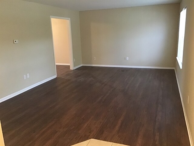 Foto del edificio - 7352 Woodside Dr