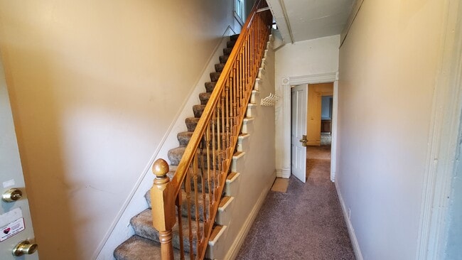 Building Photo - 217 E King St