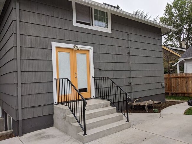 Building Photo - 6313 SE 92nd Ave