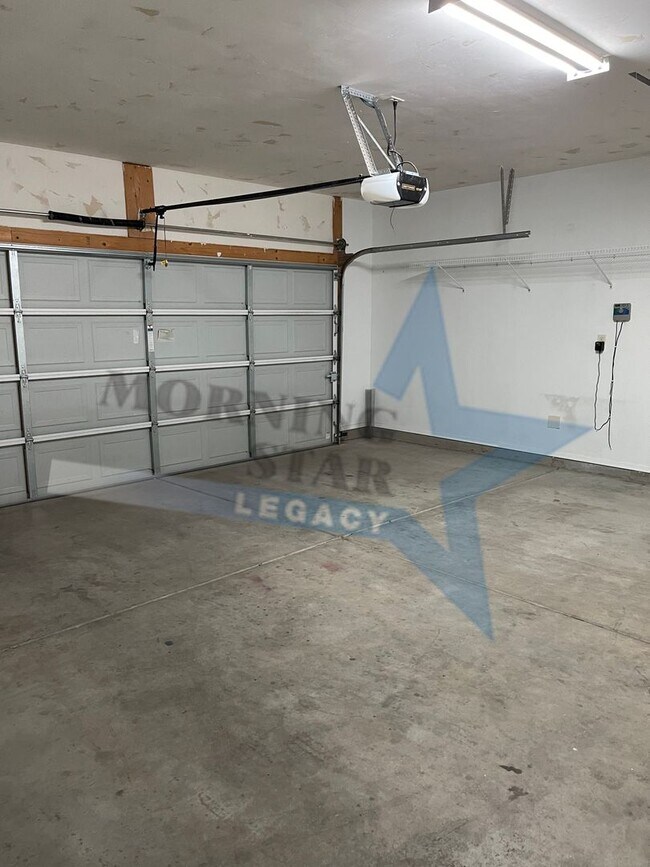Building Photo - Gorgeous 4 bedroom home near Red Hawk