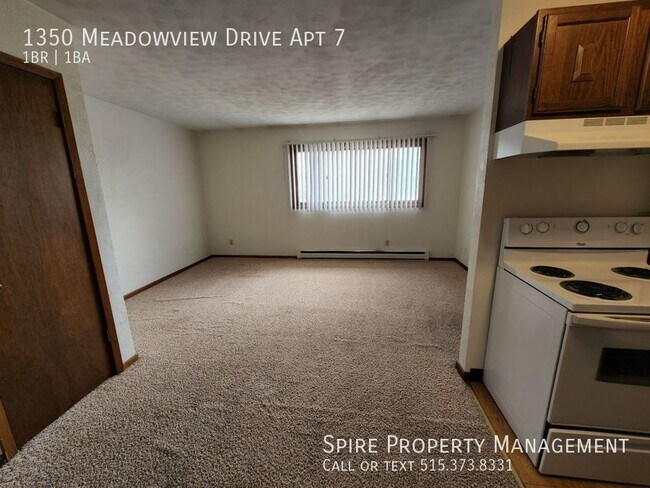 Building Photo - 1350 Meadowview Dr