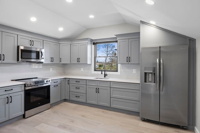 Building Photo - 42 Lamport Ave