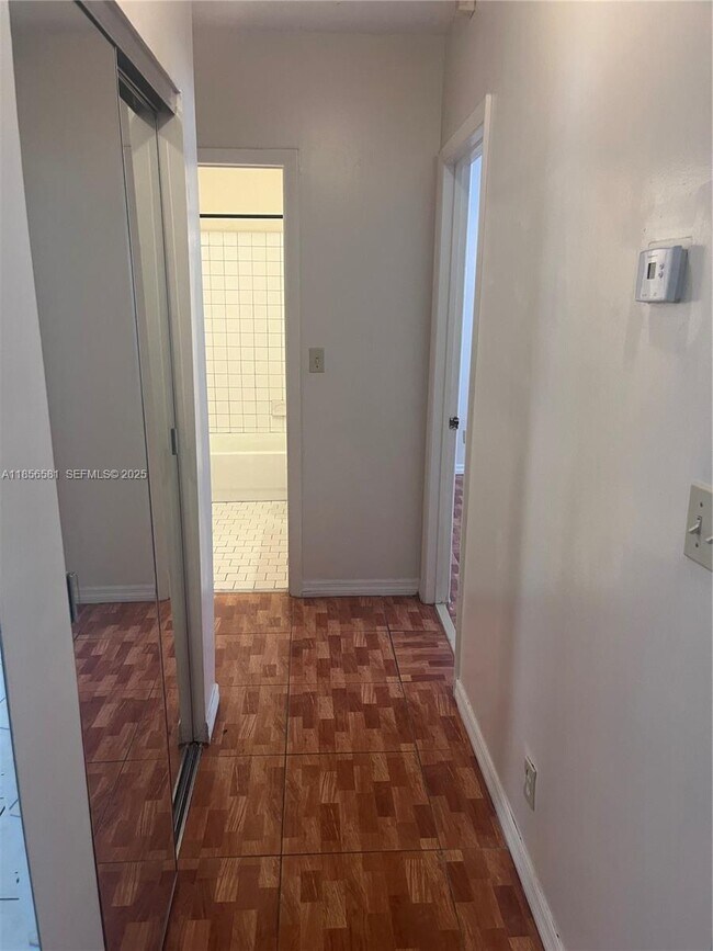 Foto del edificio - 2731 NW 13th Ct