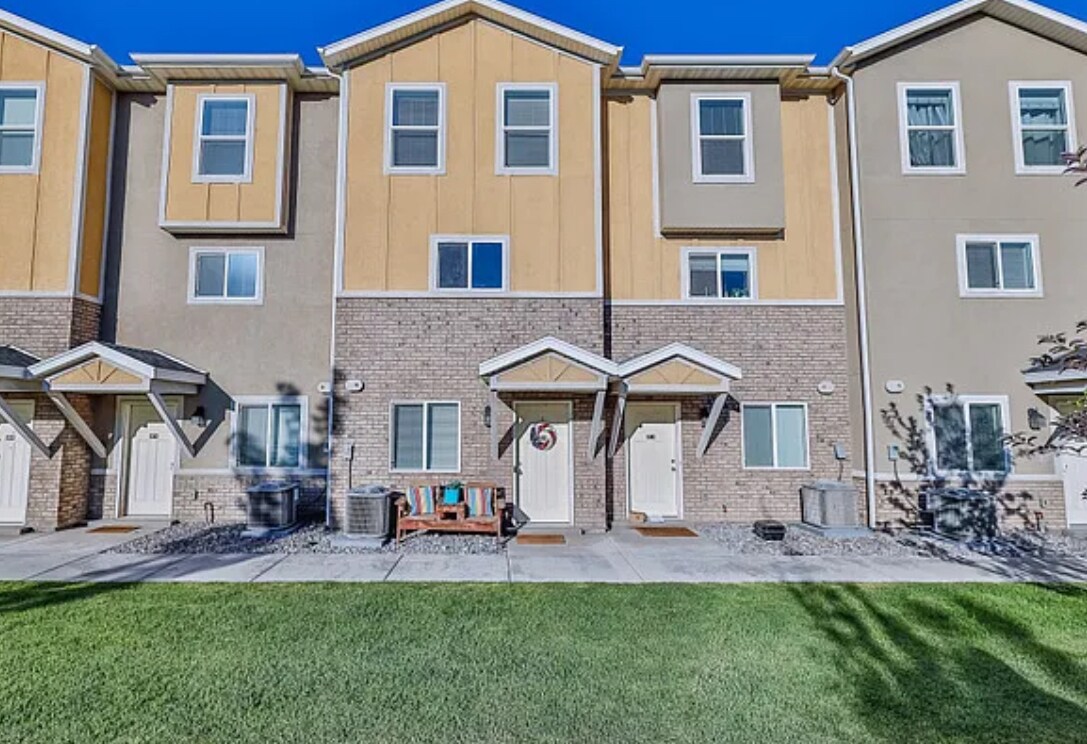 Primary Photo - 671 N 30 E