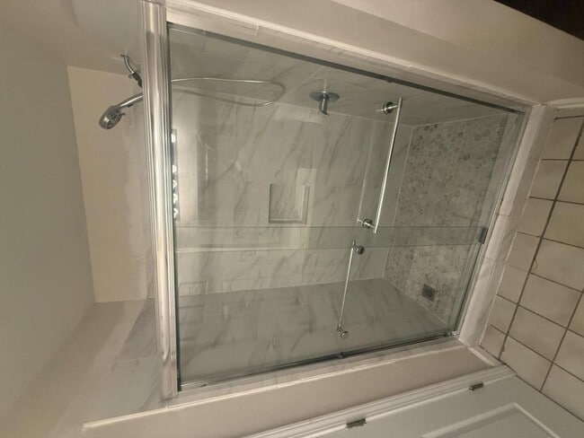 Building Photo - 260 McKendree Ln