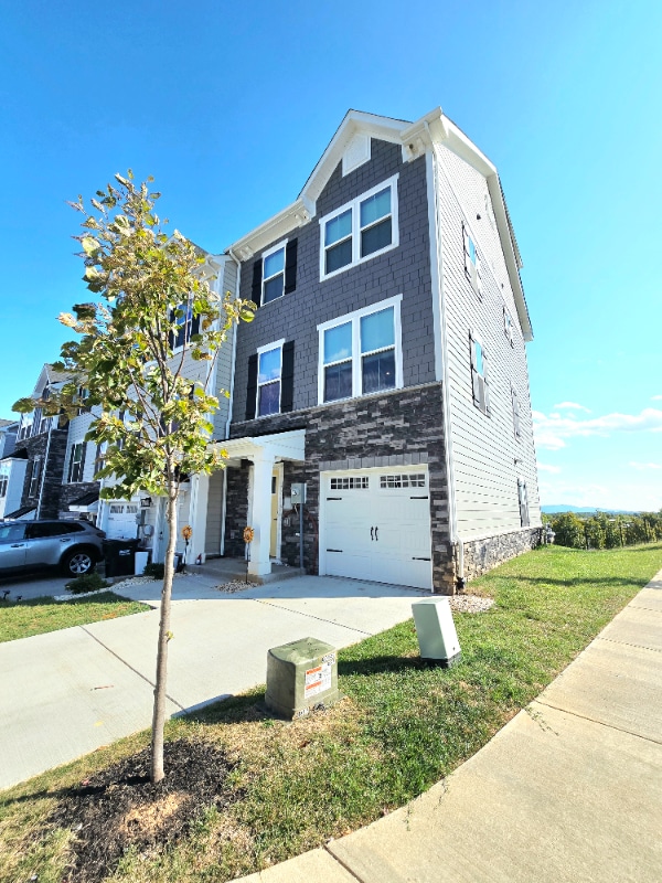 Building Photo - 4006 Purple Flora Bnd