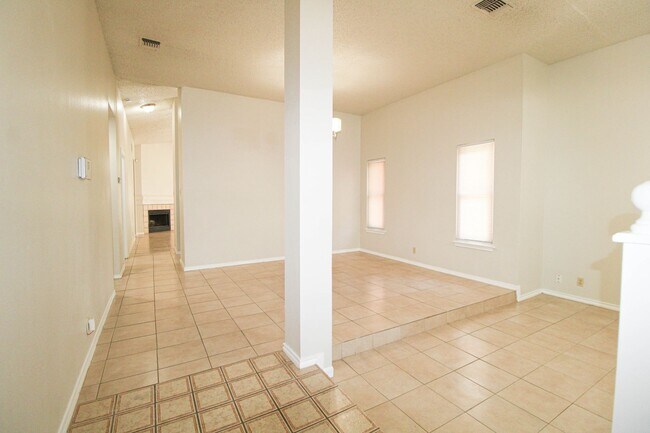 Building Photo - 3223 Tree Grove Dr