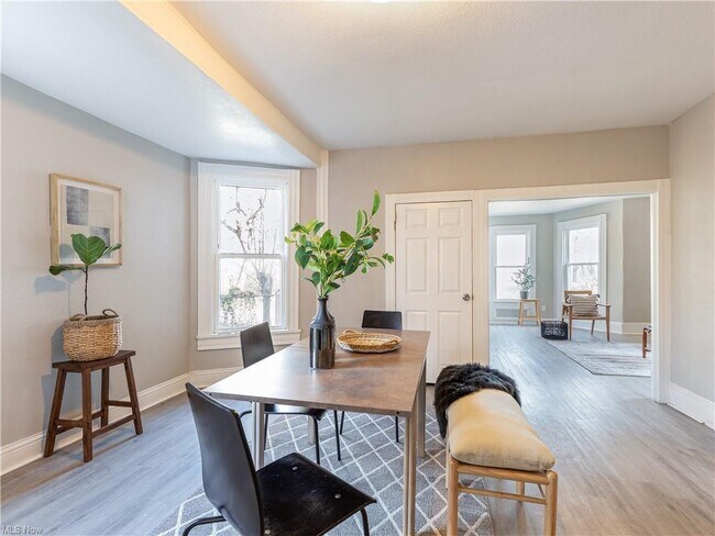 Building Photo - 2805 Queen Ave