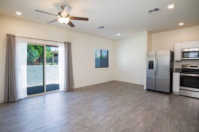 Foto del edificio - 2236 W Harmont Dr