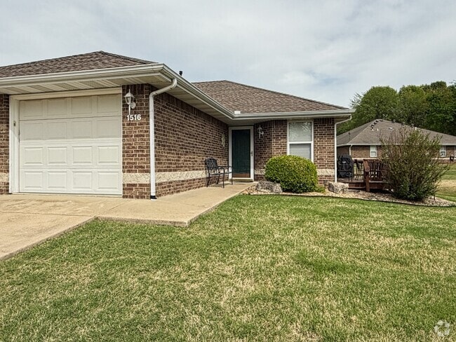 Building Photo - 1516 Meadowhill Dr